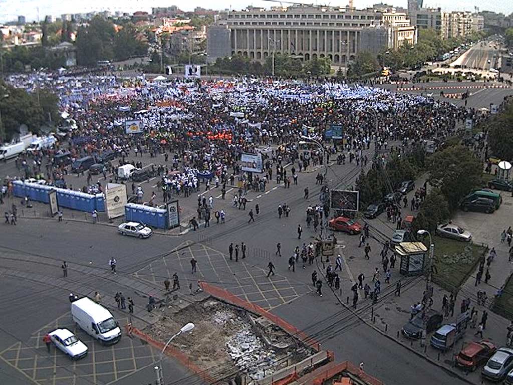 Foto miting Palatul Victoria - Bucuresti, 19 mai (c) Jurnalul National